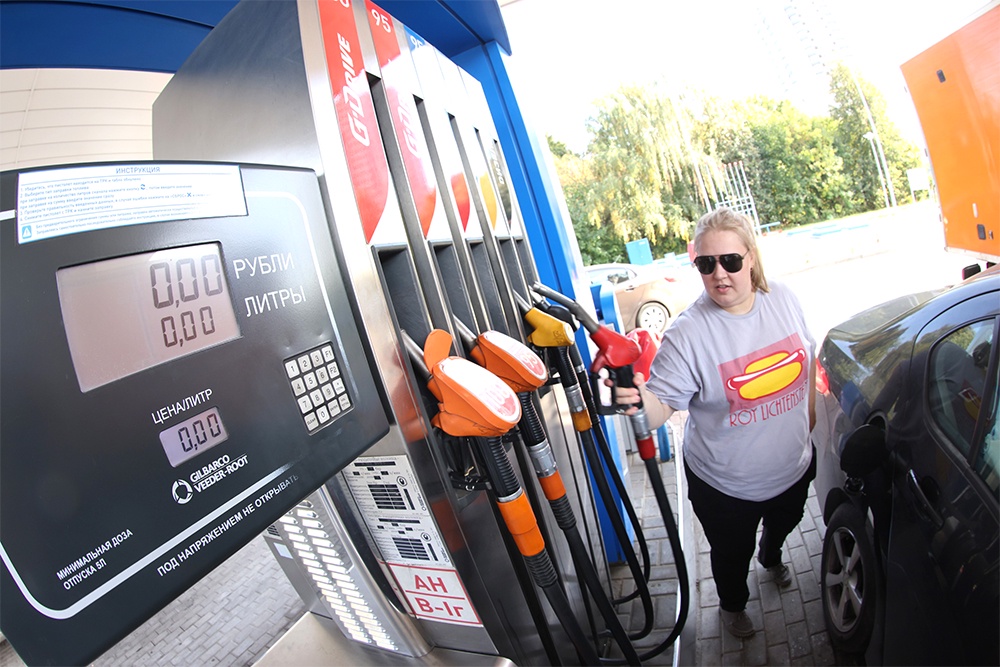 Цены на бензин на АЗС в обычной ситуации обычно растут примерно на уровень общей инфляции.